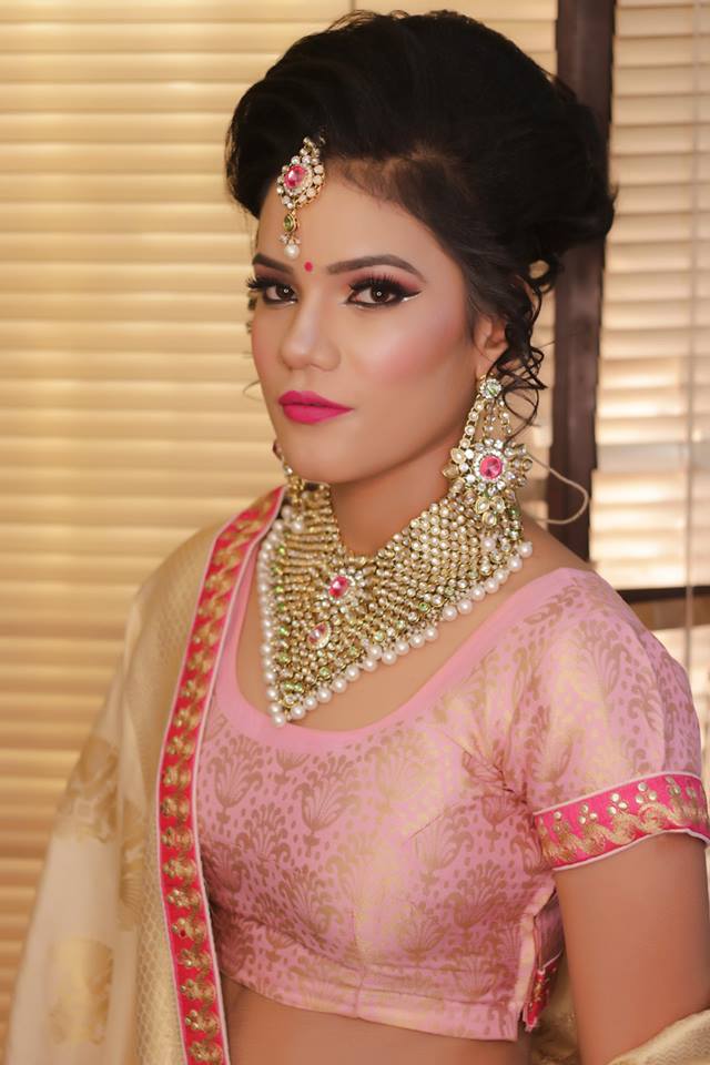 gunjan-narula-makeup-artist-and-academy-makeup-artist-delhi-ncr