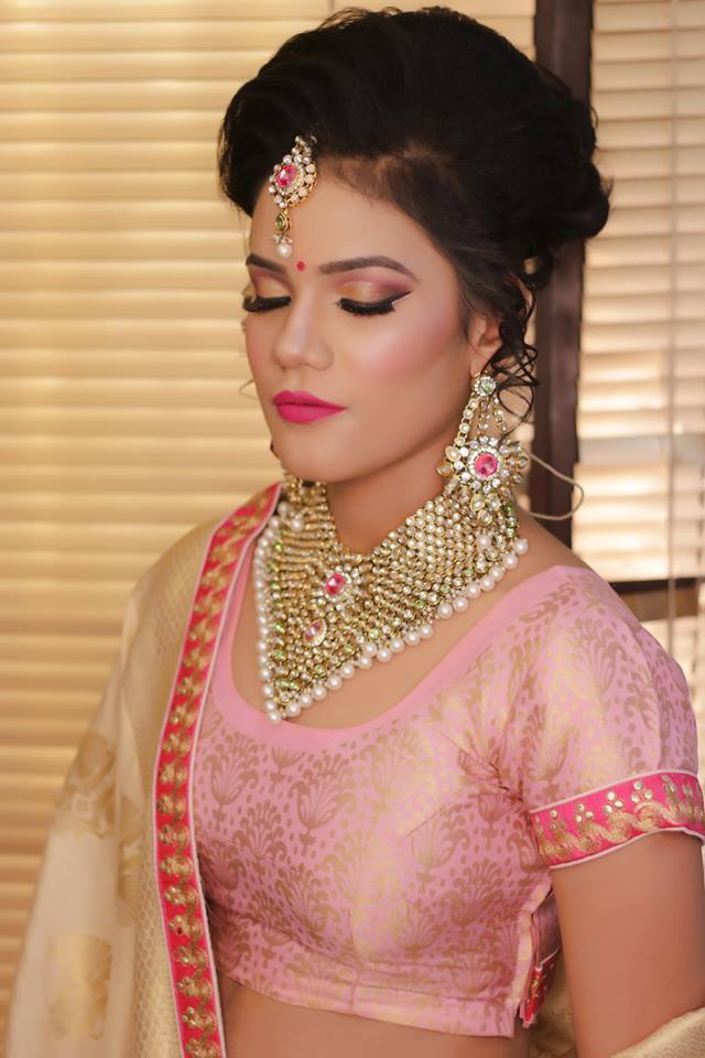 gunjan-narula-makeup-artist-and-academy-makeup-artist-delhi-ncr