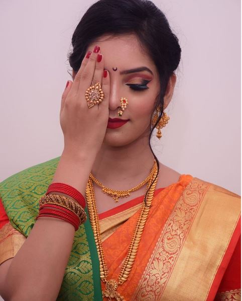 niharika-bhaise-makeup-artist-mumbai