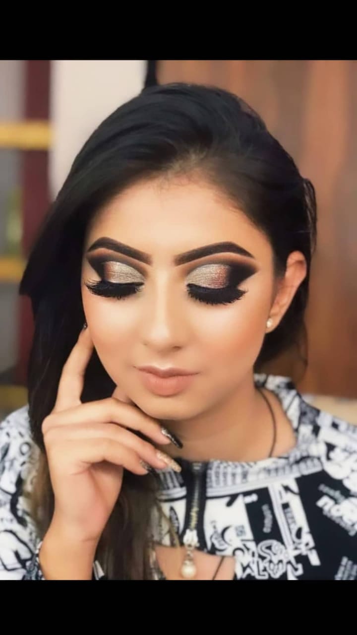 aparna-guryani-makeup-artist-agra