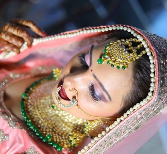 pari-sharma-makeup-artist-delhi-ncr