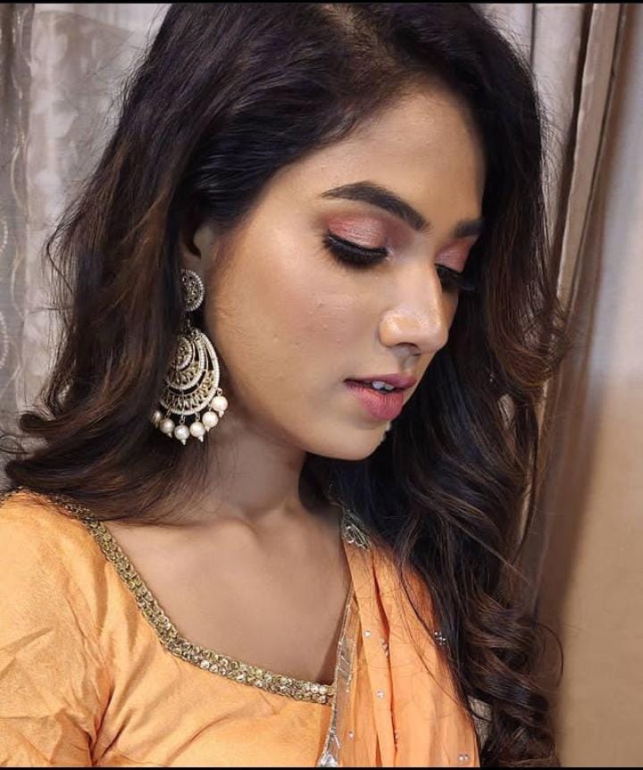 riya-malde-makeup-artist-mumbai