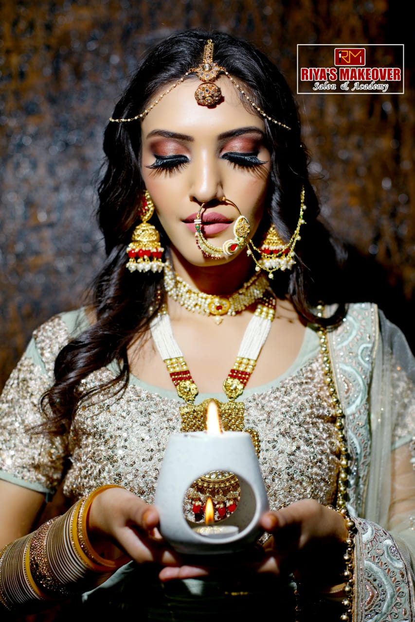 riya-makeovers-makeup-artist-kanpur