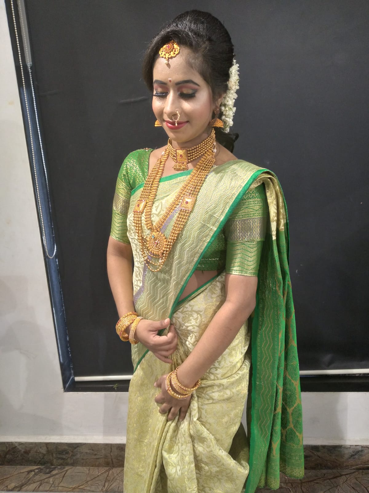 mansura-a-makeovers-makeup-artist-mumbai